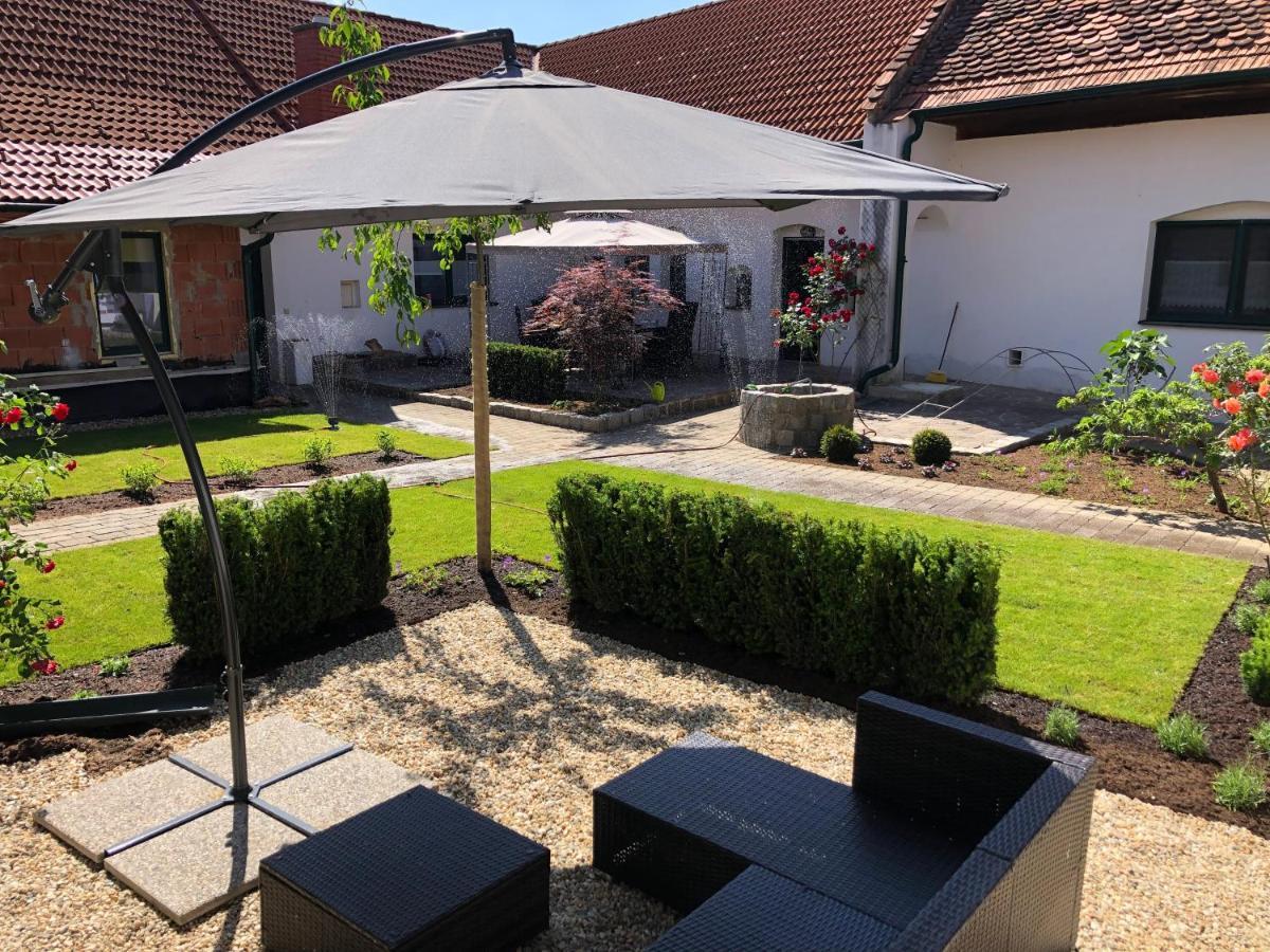 Ferienwohnungen Und Appartements Im Idyllischen Vierkanthof, Gruppenurlaube Fürstenfeld Exterior foto